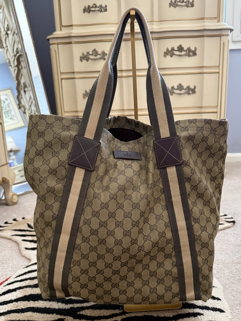 Gucci Original GG Canvas Flat Web Tote Bag Brown Monogram Model ID: 189669 EUC - Picture 2 of 14